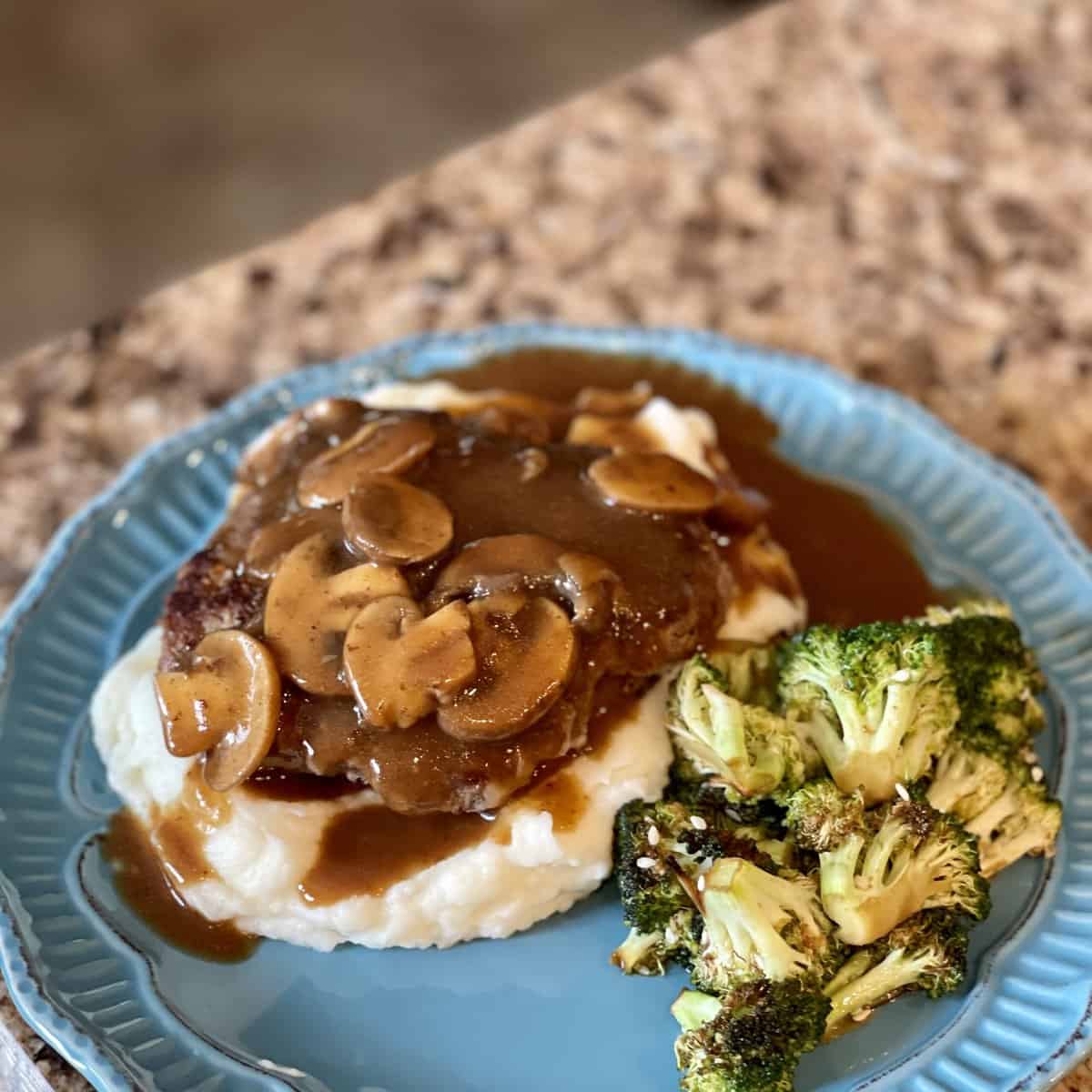 Easy Hamburger Steaks & Gravy Dinnerin