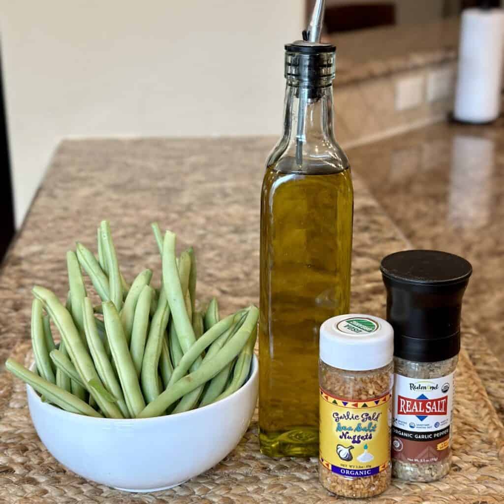The ingredients to make Crispy Garlicky green beans.