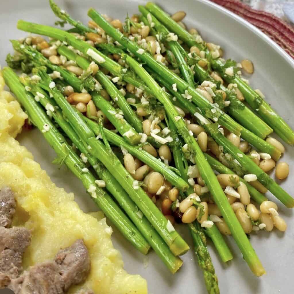 Gremolata asparagus on a plate.