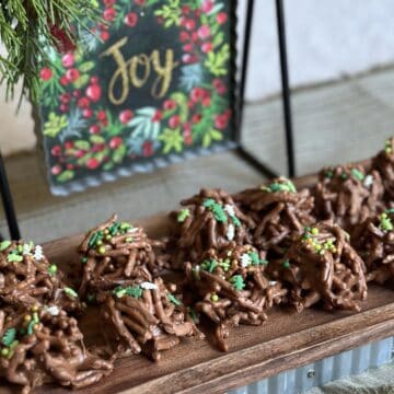 A plate of haystack cookies.